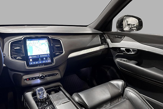 Volvo XC90 18 of 30