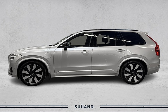 Volvo XC90 3 of 5