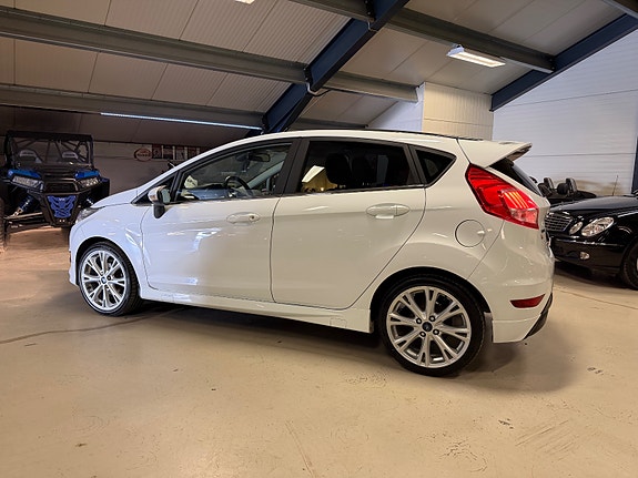 Ford Fiesta 2 of 5
