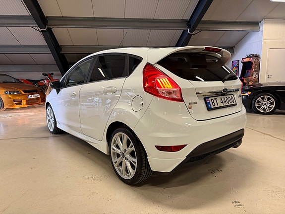 Ford Fiesta 3 of 5