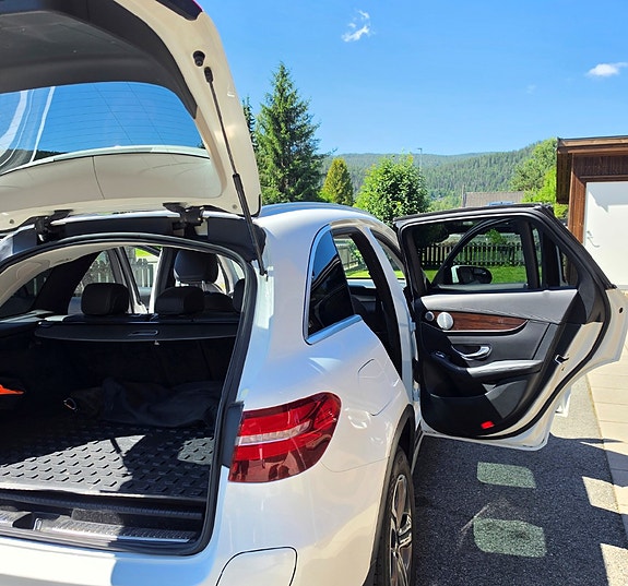 Mercedes-Benz GLC350 e 4 of 10