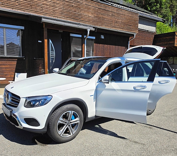 Mercedes-Benz GLC350 e 2 of 10