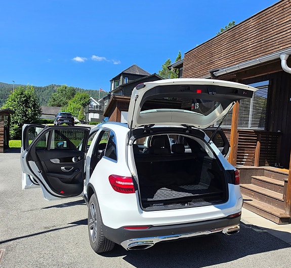Mercedes-Benz GLC350 e 3 of 10