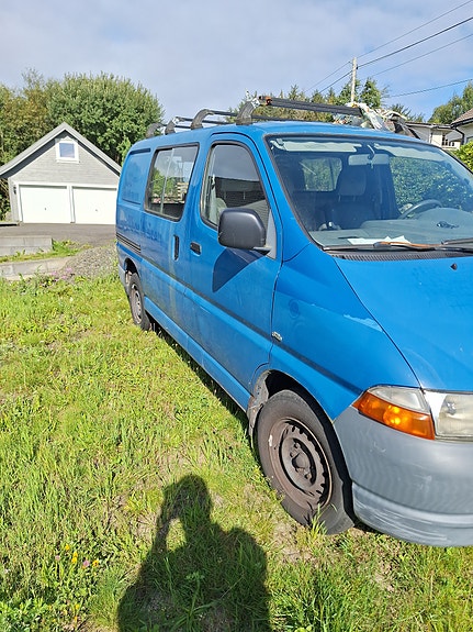 Toyota HiAce 2 of 3
