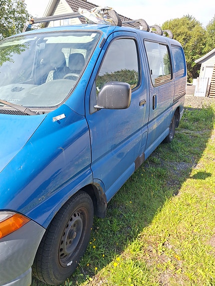 Toyota HiAce 3 of 3
