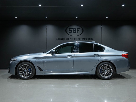 BMW 530e 2 of 5