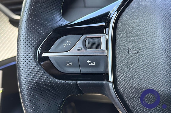 Peugeot e-2008 15 of 28