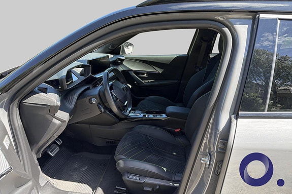 Peugeot e-2008 11 of 28