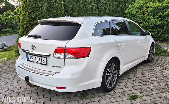Toyota Avensis 2 of 5