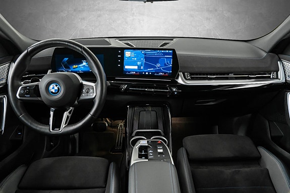 BMW iX2 22 of 30