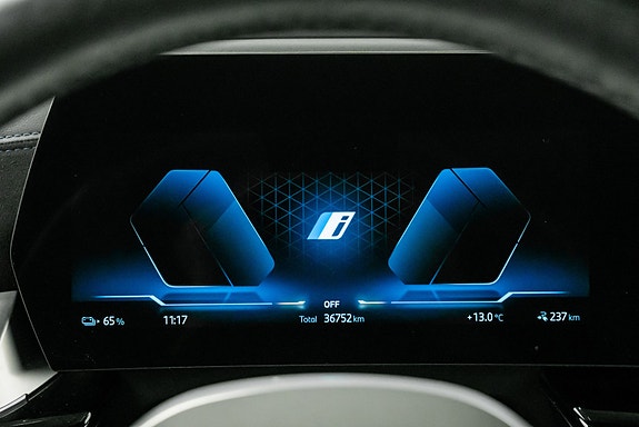 BMW iX2 10 of 30