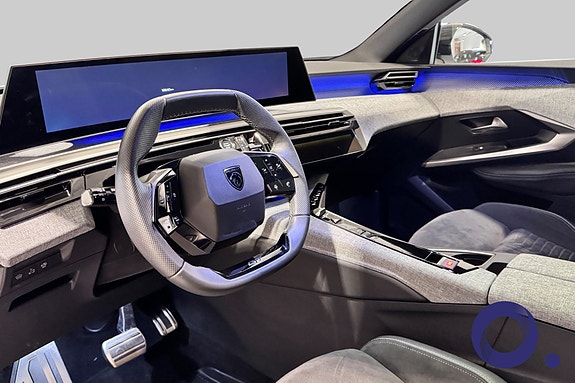 Peugeot e-5008 8 of 24