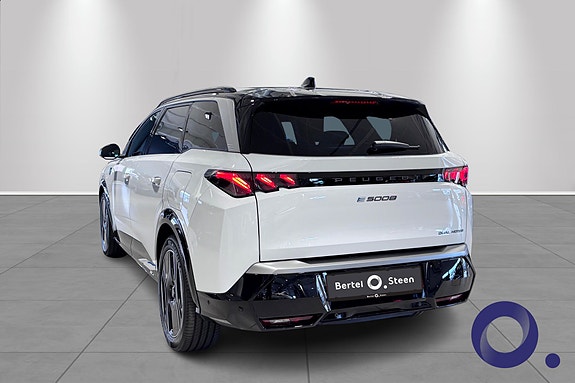 Peugeot e-5008 5 of 5