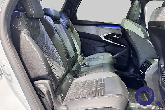 Peugeot e-5008 13 of 24