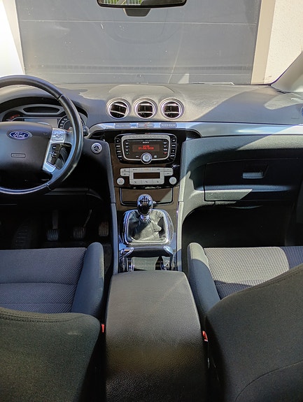 Ford S-MAX 8 of 15