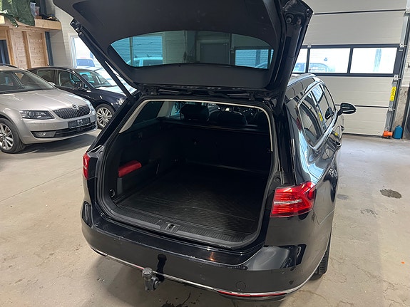 Volkswagen Passat 9 of 30