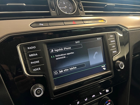 Volkswagen Passat 13 of 30