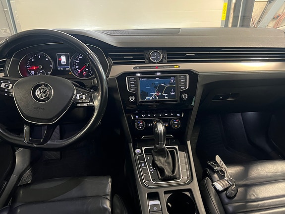 Volkswagen Passat 15 of 30