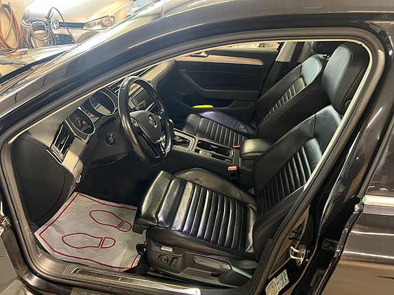 Volkswagen Passat 7 of 30