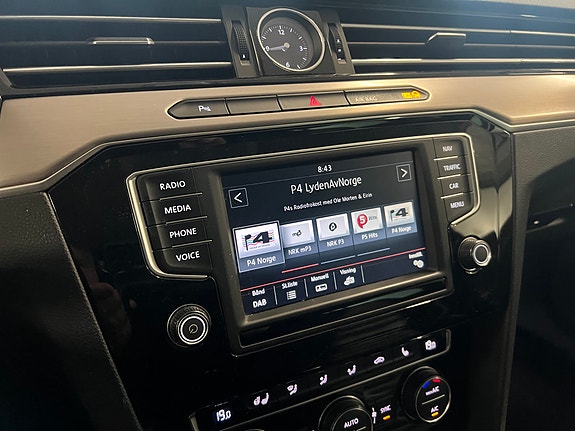 Volkswagen Passat 12 of 30