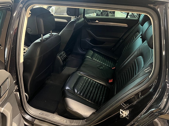 Volkswagen Passat 8 of 30