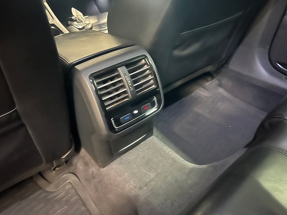 Volkswagen Passat 16 of 30