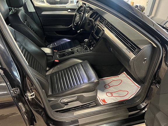 Volkswagen Passat 11 of 30