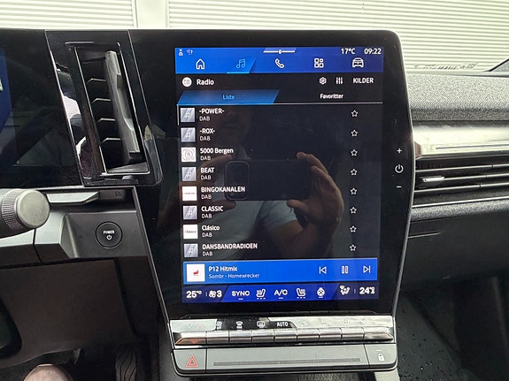 Renault Scenic E-Tech 12 of 29