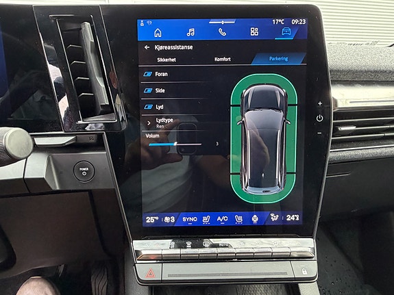 Renault Scenic E-Tech 18 of 29
