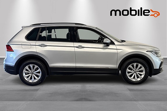 Volkswagen Tiguan 2 of 5