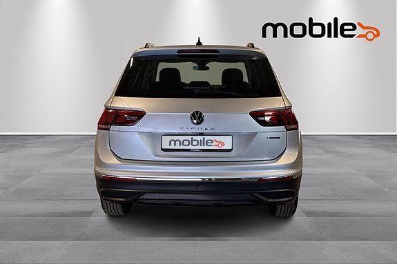 Volkswagen Tiguan 4 of 5