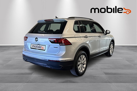 Volkswagen Tiguan 3 of 5