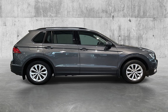 Volkswagen Tiguan 4 of 5