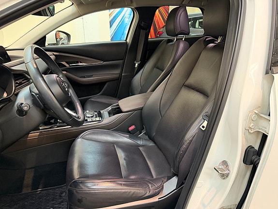Mazda CX-30 8 of 23