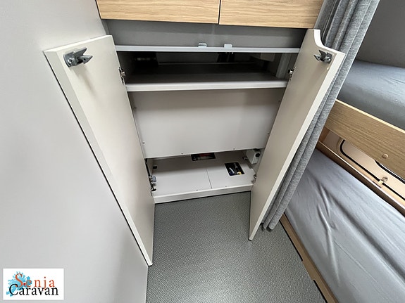 Adria Adora 573 PT 17 of 24