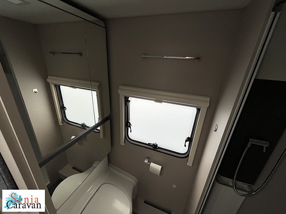 Adria Adora 573 PT 15 of 24