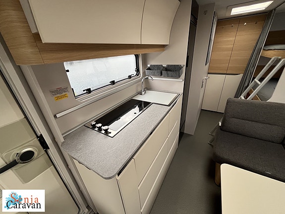 Adria Adora 573 PT 11 of 24