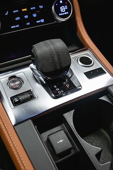 Jaguar F-PACE 27 of 30