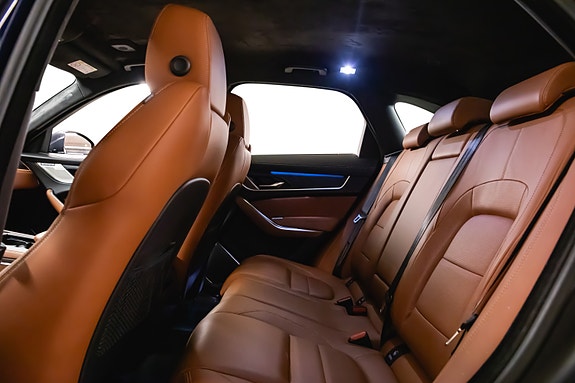Jaguar F-PACE 5 of 30