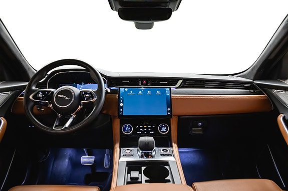 Jaguar F-PACE 4 of 30