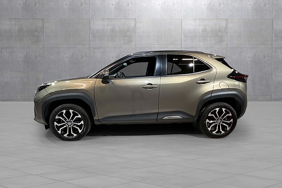 Toyota Yaris Cross 2 of 5