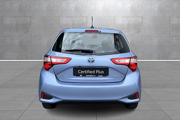 Toyota Yaris 4 of 5