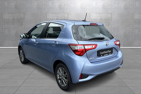Toyota Yaris 3 of 5