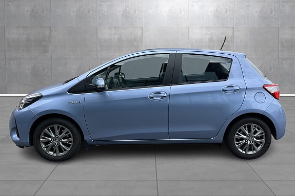Toyota Yaris 2 of 5