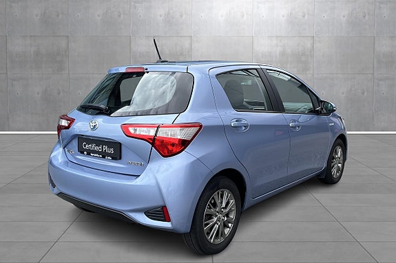 Toyota Yaris 5 of 5