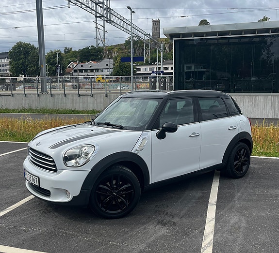 MINI Countryman Cooper D 2 of 5
