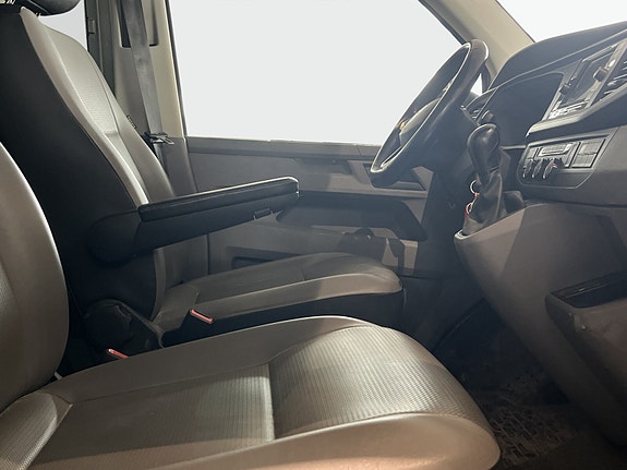 Volkswagen Caravelle 2 of 5