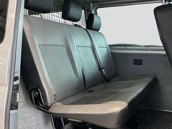 Volkswagen Caravelle 3 of 5