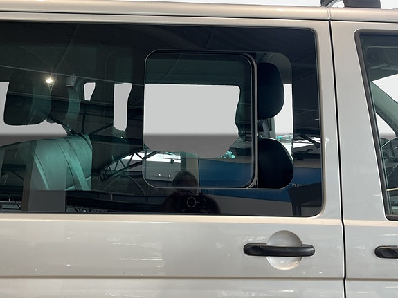 Volkswagen Caravelle 4 of 5