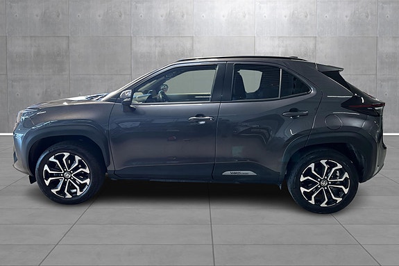 Toyota Yaris Cross 2 of 5